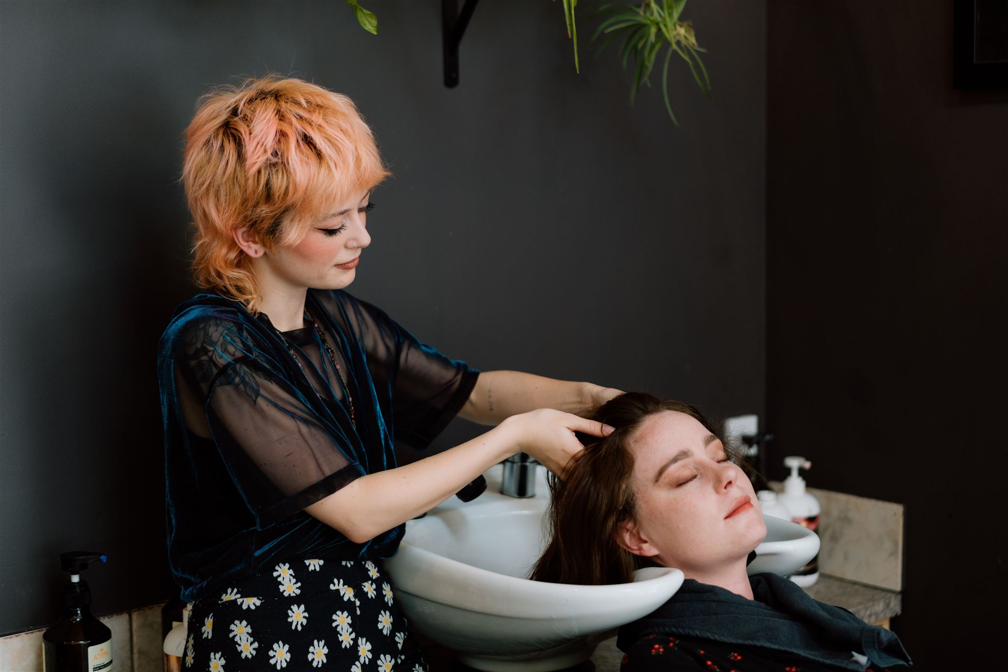 Nat Knox washing a clients hair in her casabella lane hair salon during a branding photoshoot in waikato with haley adele photography