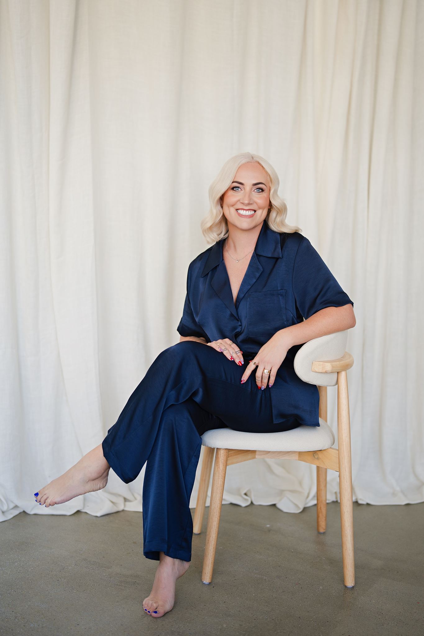 Kirsty Cobham posing for a headshot photo in haley adele photographys studio